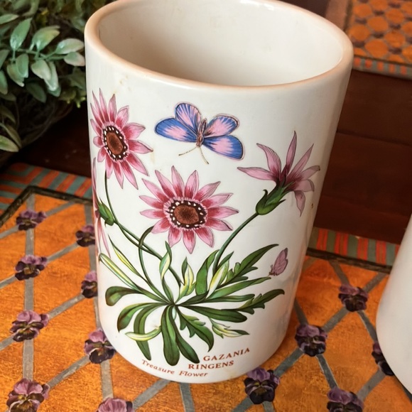 Portmeirion canisters I use them for flower vases/pots. 6-1/2 x4 smlrg 8 x 4-1/2 - Picture 2 of 8